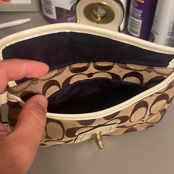 Coach wristlet - Picture 3 of 4